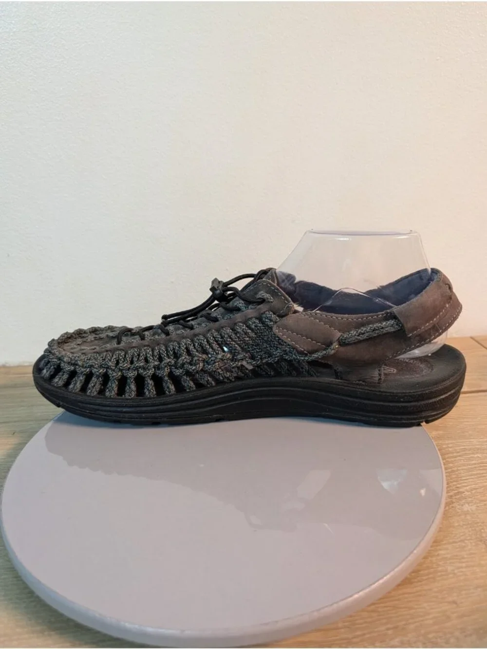 Keen Uneek Sneaker Water Shoe Black/Gray Men's Size 12 comfort casual